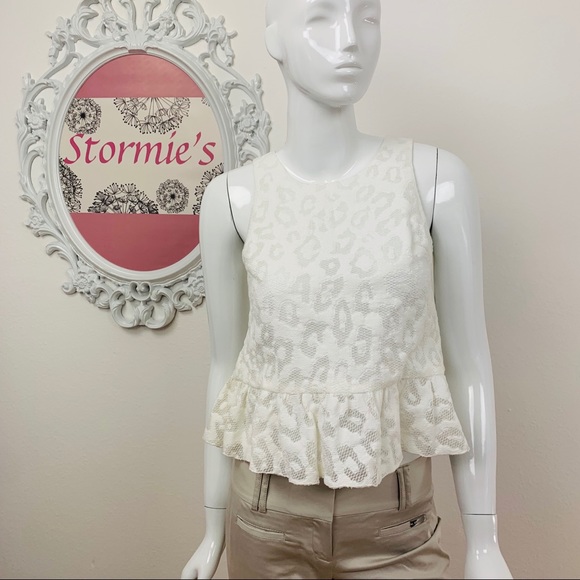 Trina Turk / White Crochet Top - Picture 3 of 8